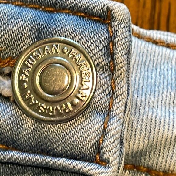 Parisian light wash stretch distressed jean shorts size 8 - Picture 7 of 10